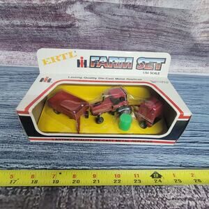 Vintage 1/64 scale Ertl IH 3 pcs Farm set tractor, trailer and baler red/black